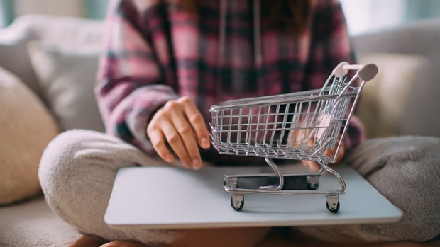 Smart Lifestyle Hacks to Save Money While Shopping Online